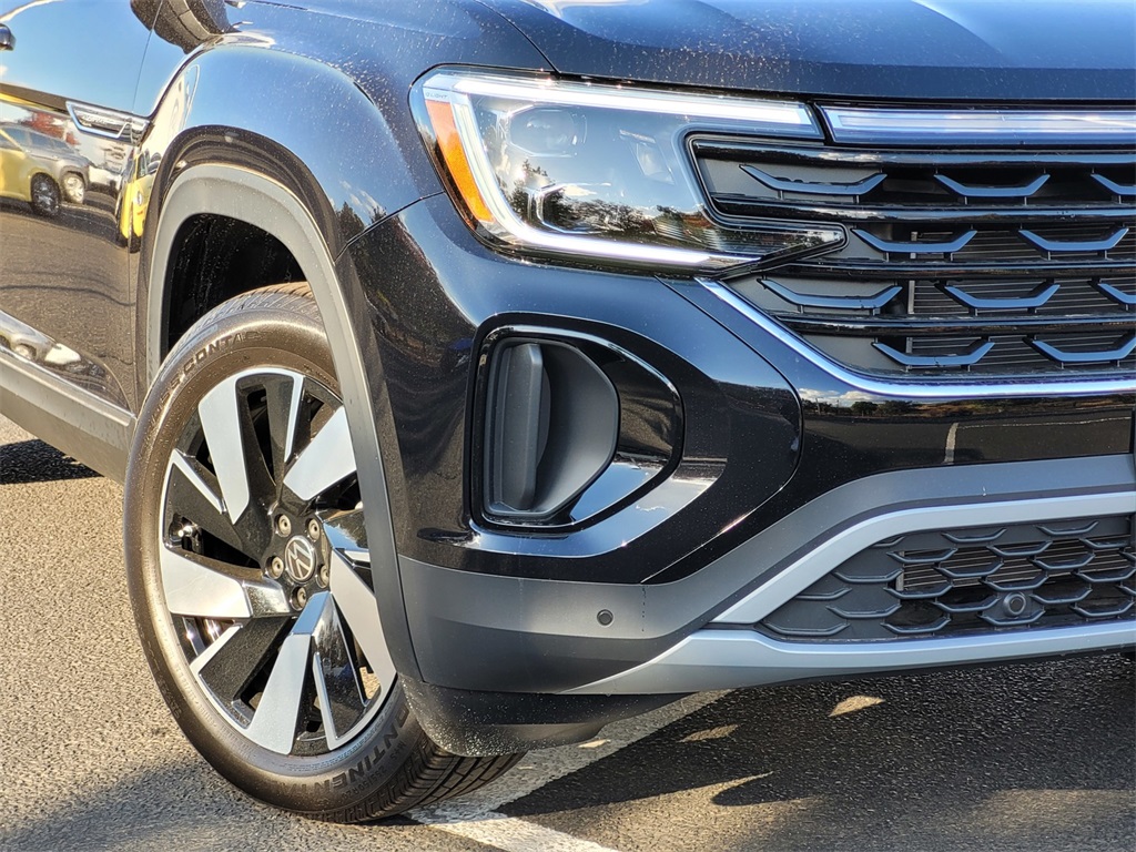 2025 Volkswagen Atlas Cross Sport SEL photo 3