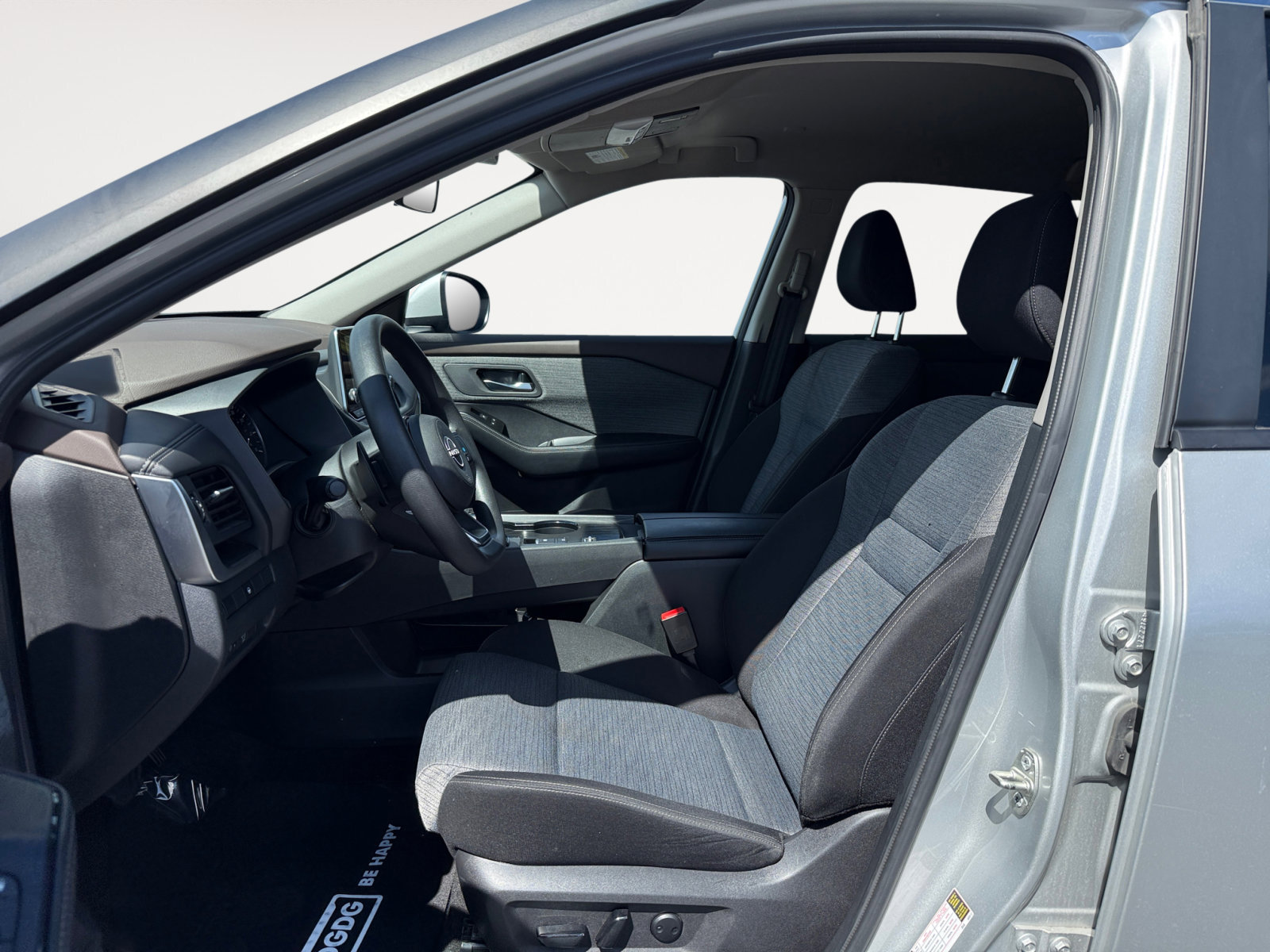 2023 Nissan Rogue SV photo 10