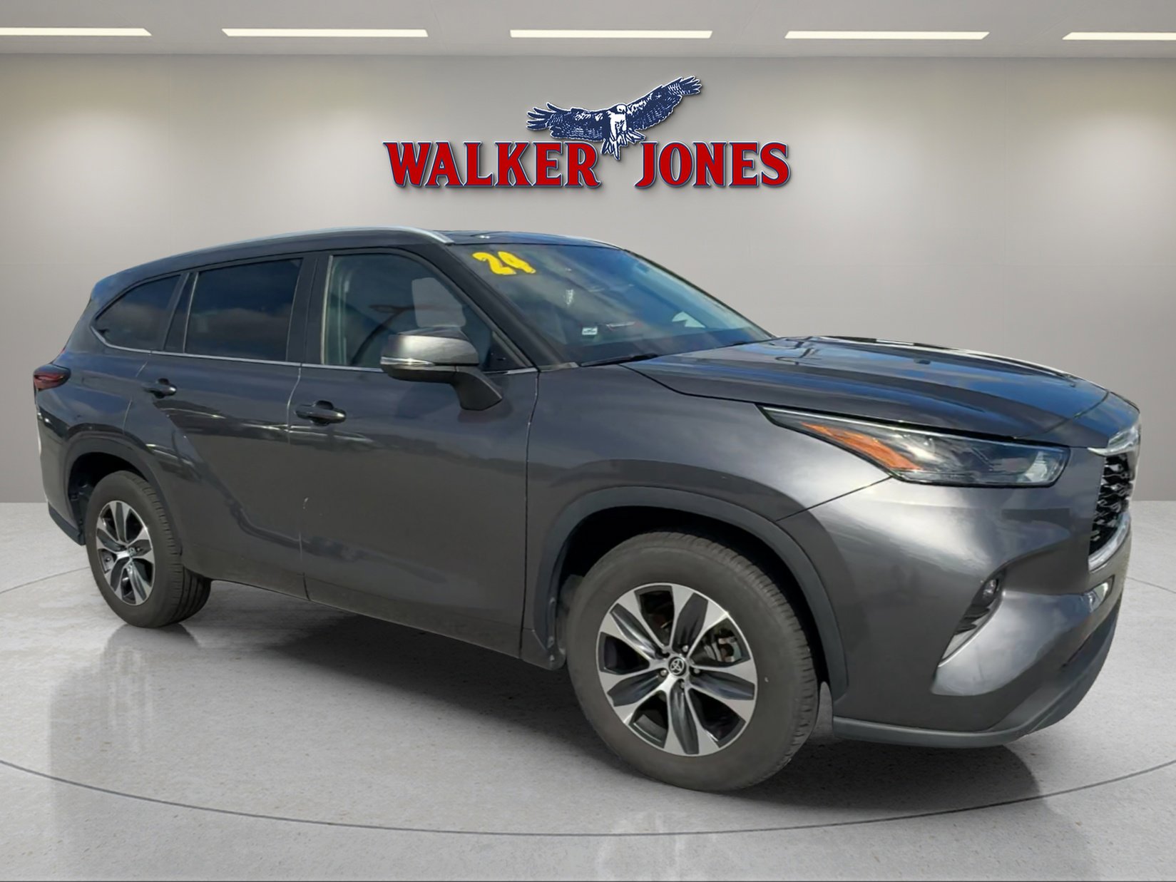 2024 Toyota Highlander XLE's photo