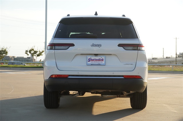 2025 Jeep Grand Cherokee Limited photo 3