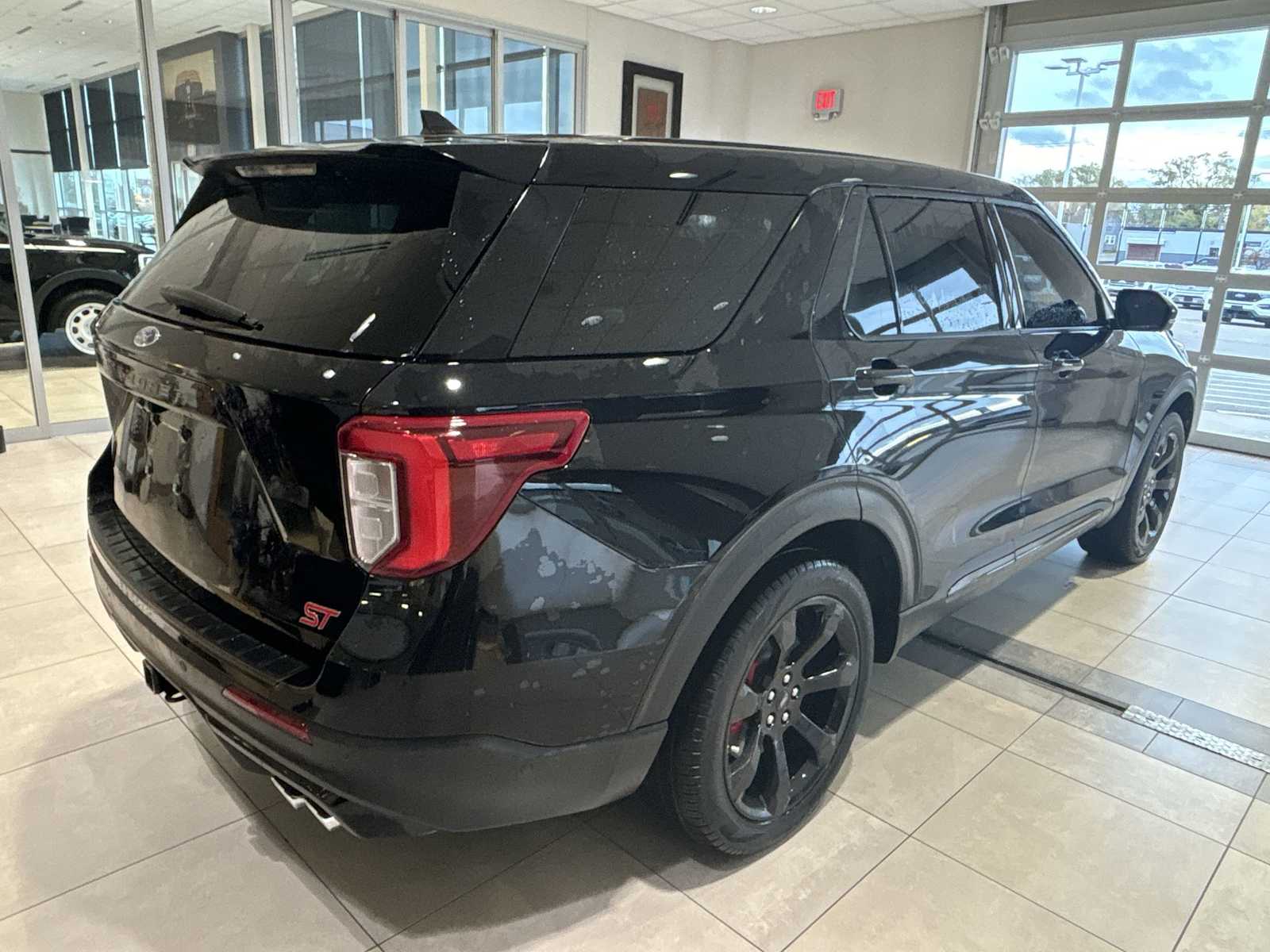 2021 Ford Explorer ST photo 2