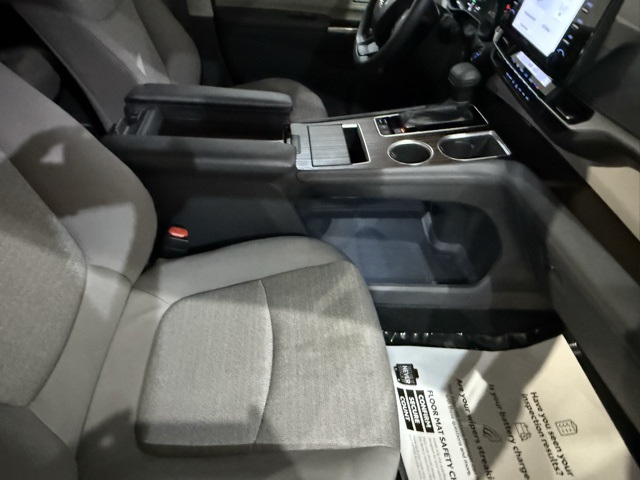 2022 Toyota Sienna LE photo 24