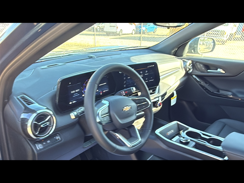 2026 Chevrolet Equinox LT photo 4