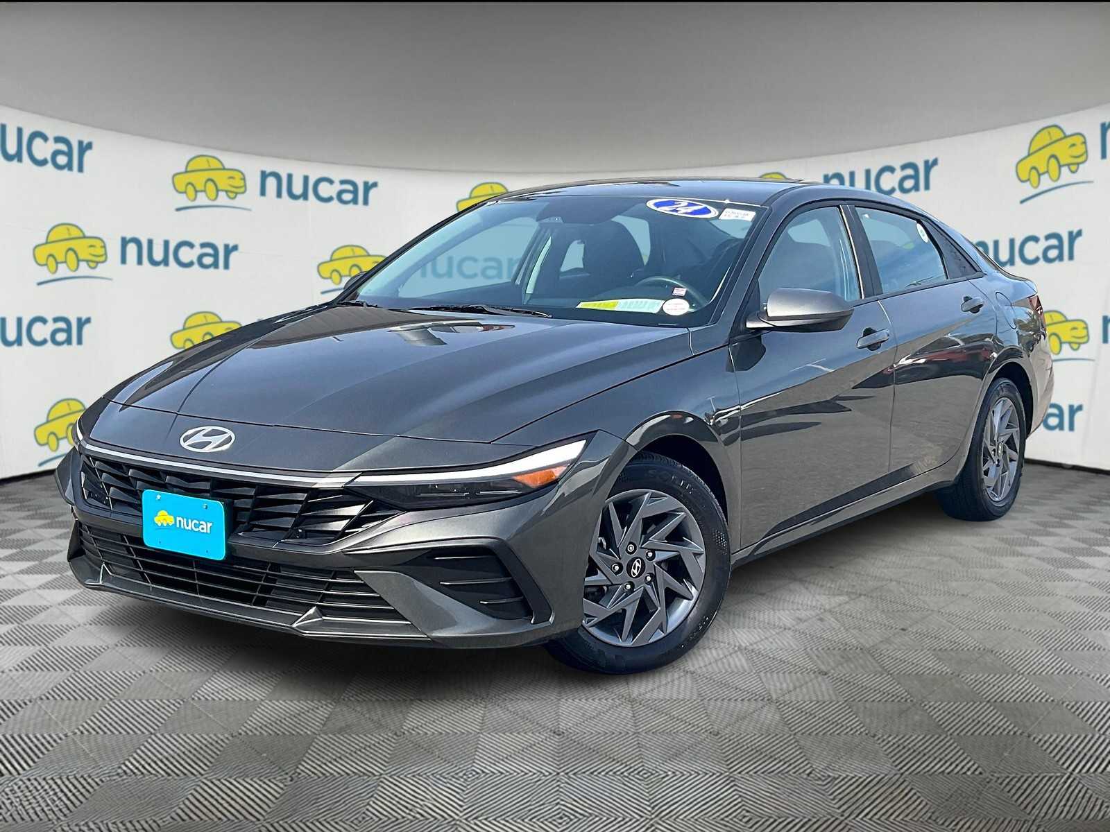 2024 Hyundai Elantra SEL photo 3