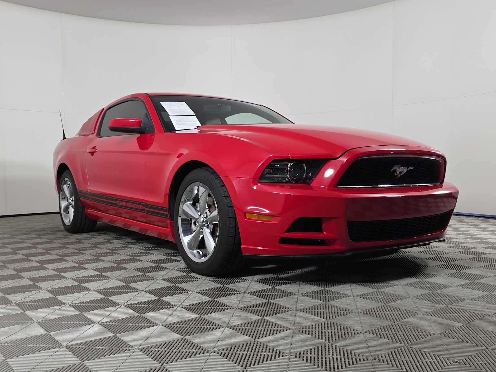 2014 Ford Mustang V6 Premium's photo
