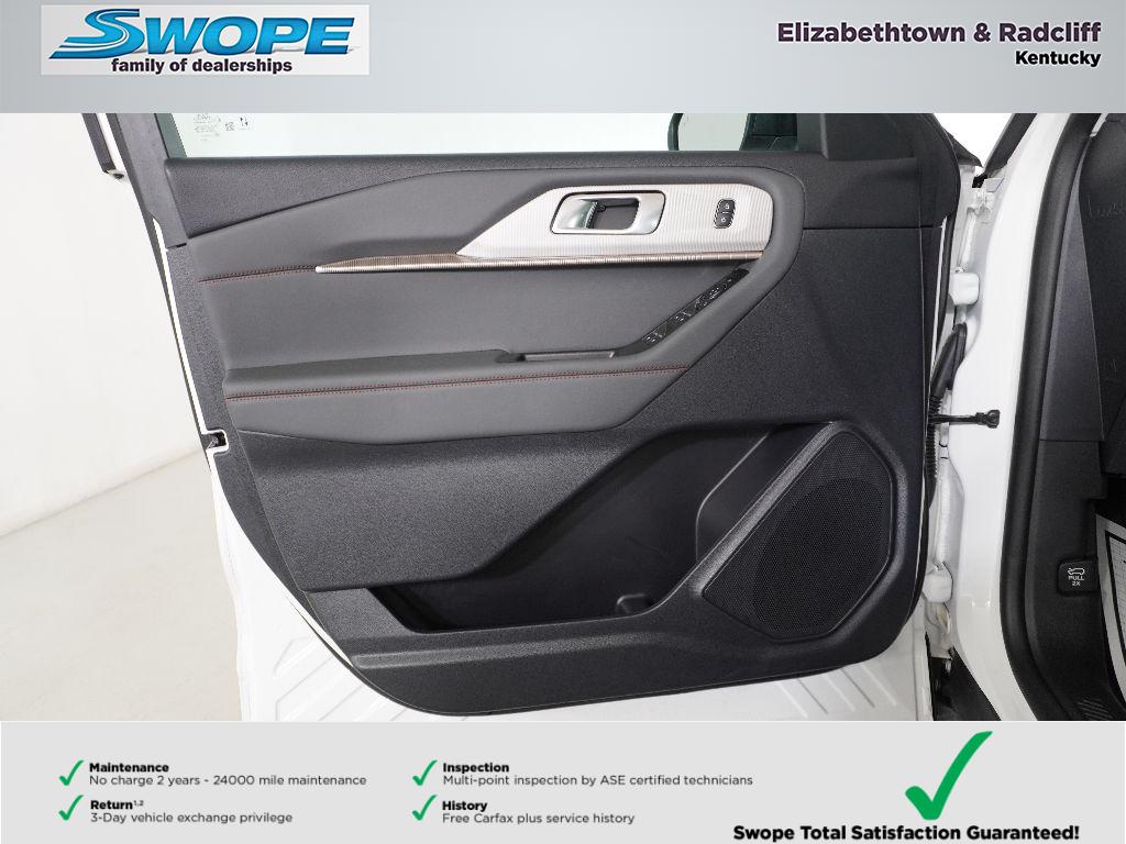 2025 Ford Explorer photo 13