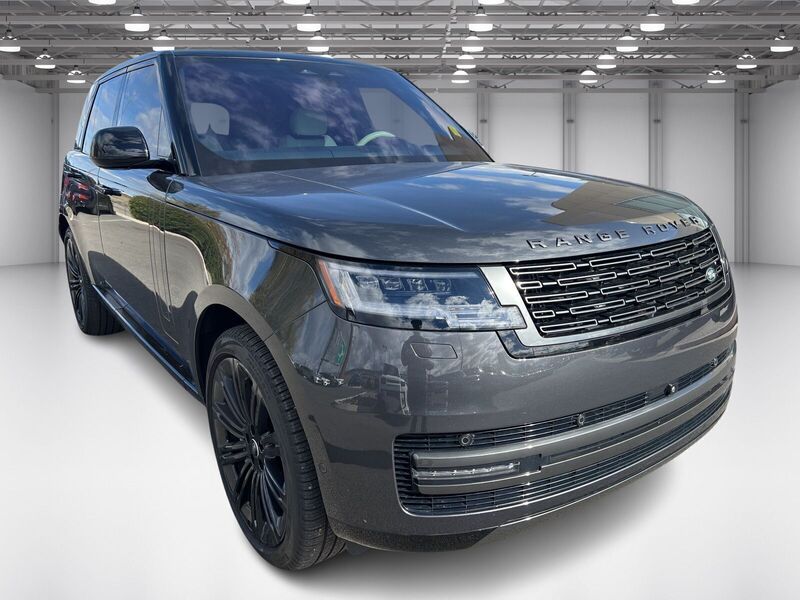 2023 Land Rover Range Rover SE photo 3