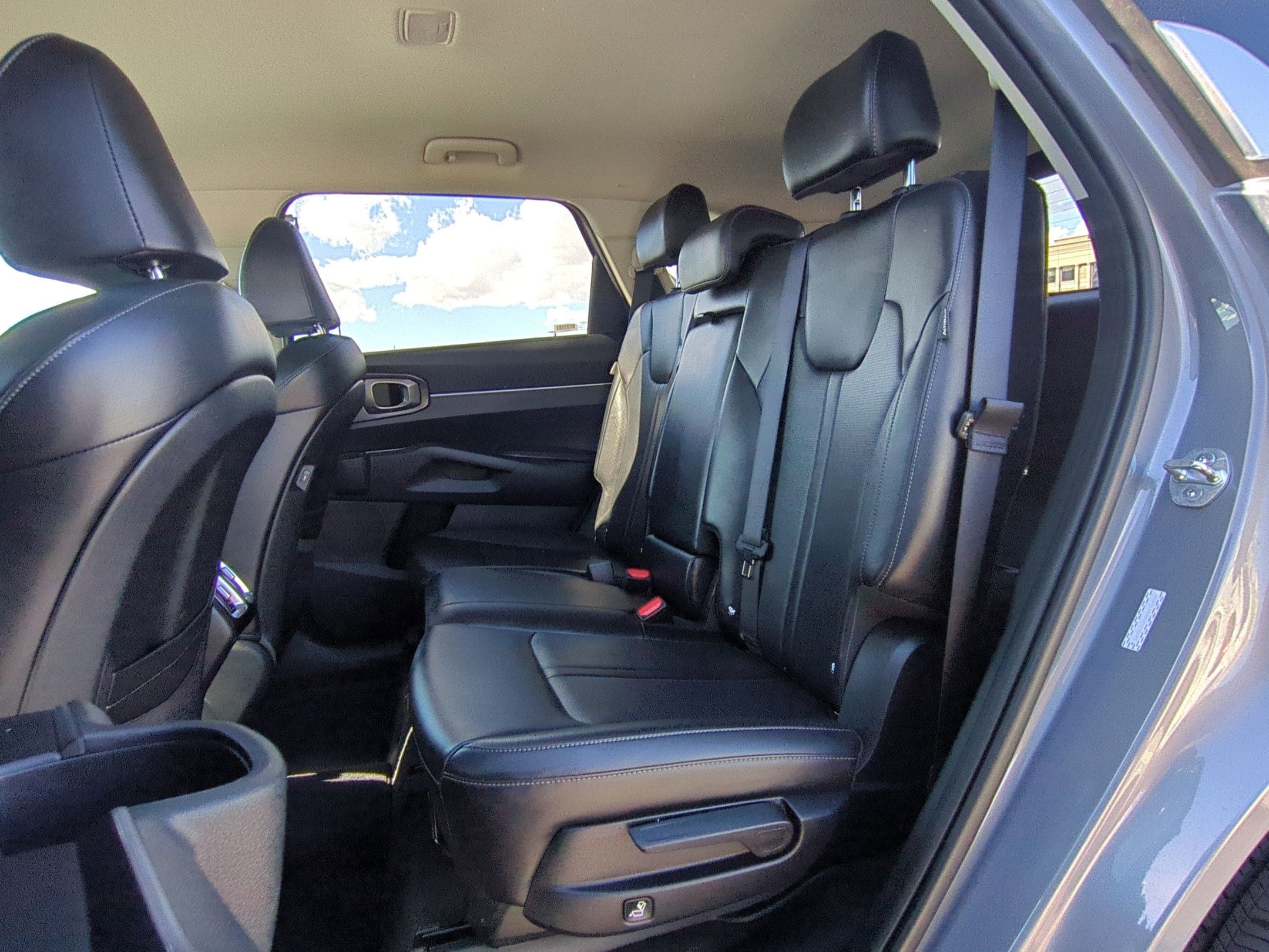 2024 Kia Sorento S photo 28