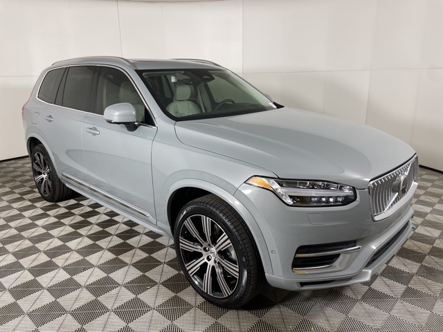 2025 Volvo XC90 T8 AWD photo 2