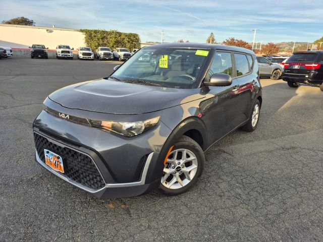 2023 Kia Soul LX S photo 3