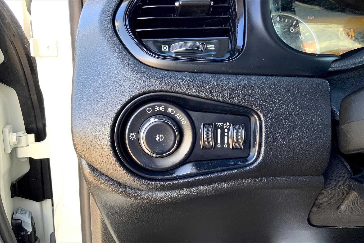 2022 Jeep Renegade Altitude photo 32