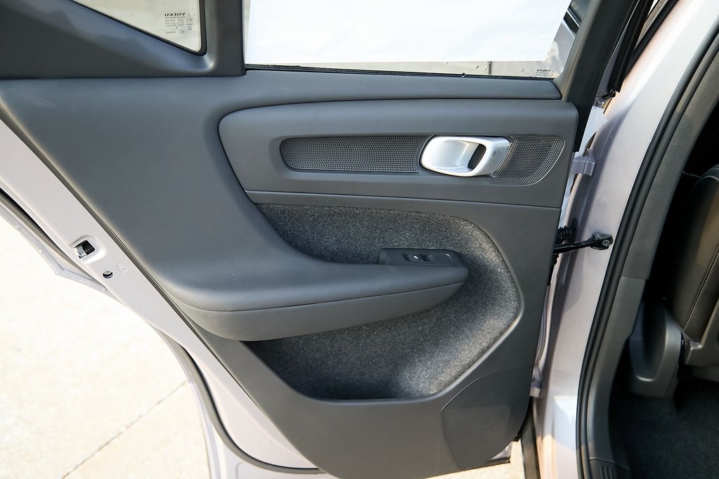 2026 VOLVO XC40 - Image 15