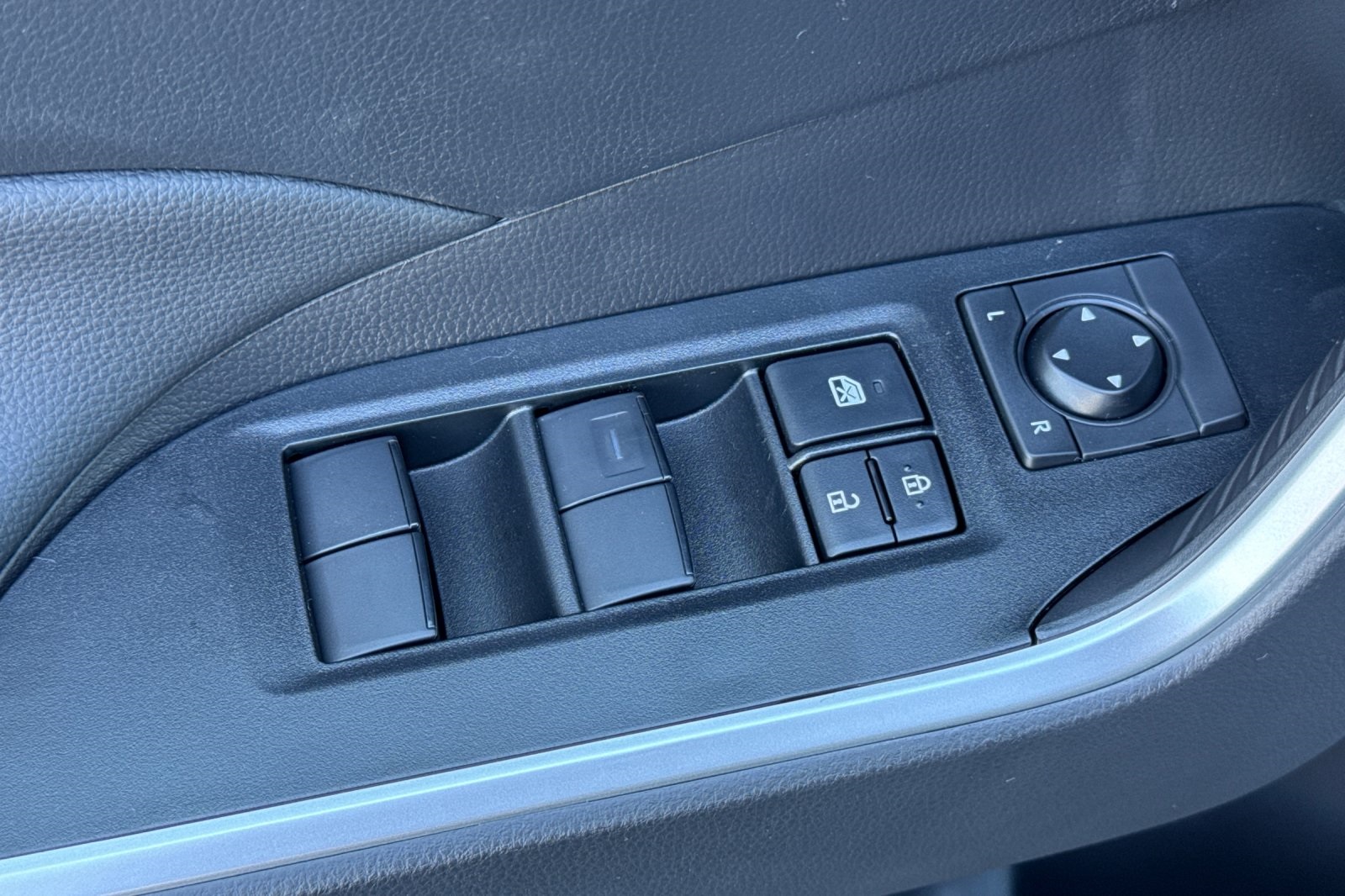 2025 Toyota RAV4 LE photo 10