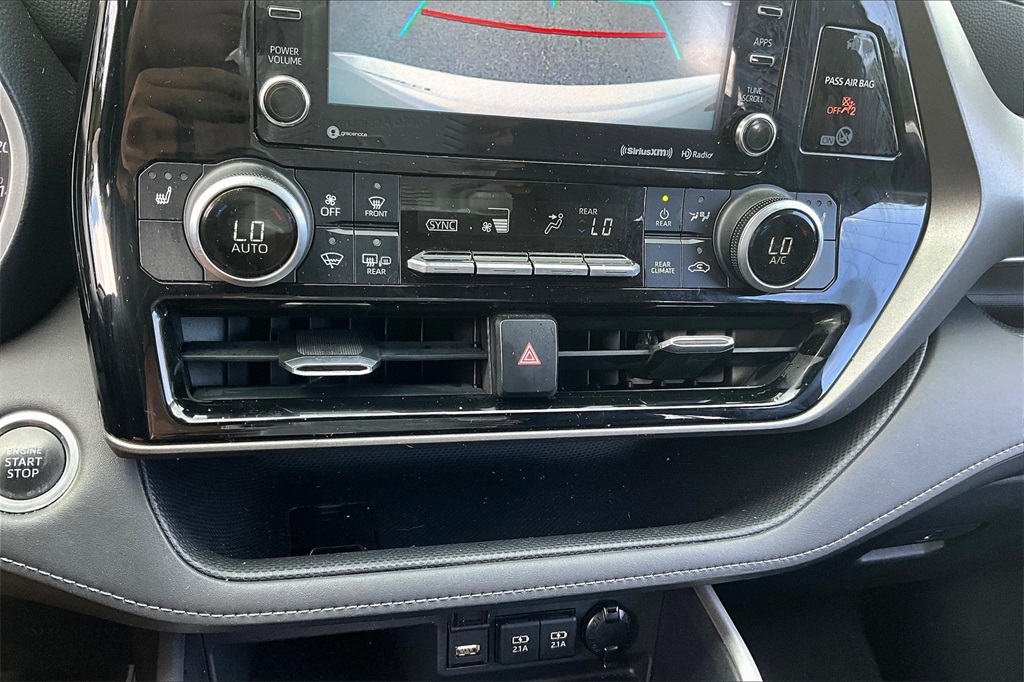 2020 Toyota Highlander XLE photo 13