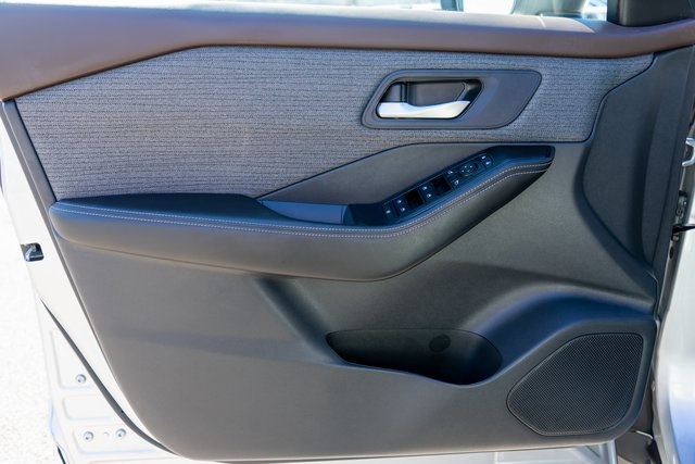 2022 Nissan Rogue SV photo 5