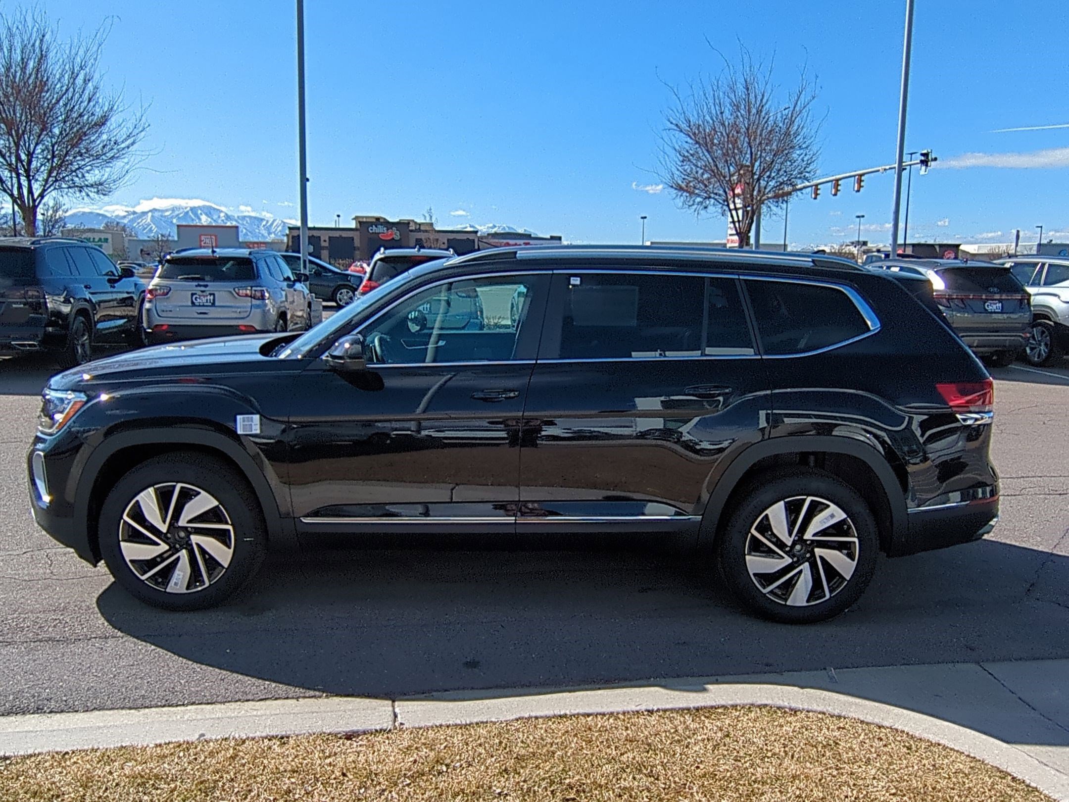 2025 Volkswagen Atlas SEL photo 6