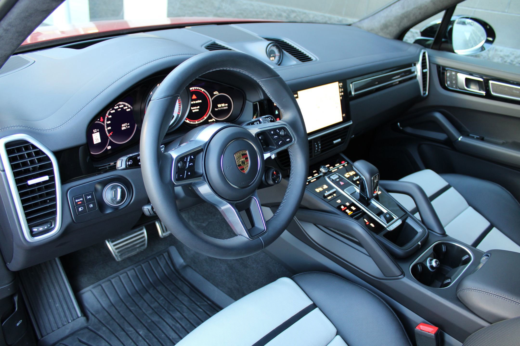 2023 Porsche Cayenne GTS photo 4