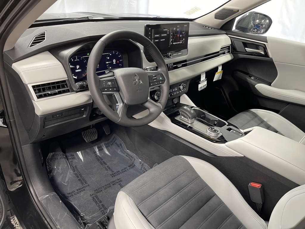 2025 Mitsubishi Outlander SE photo 15