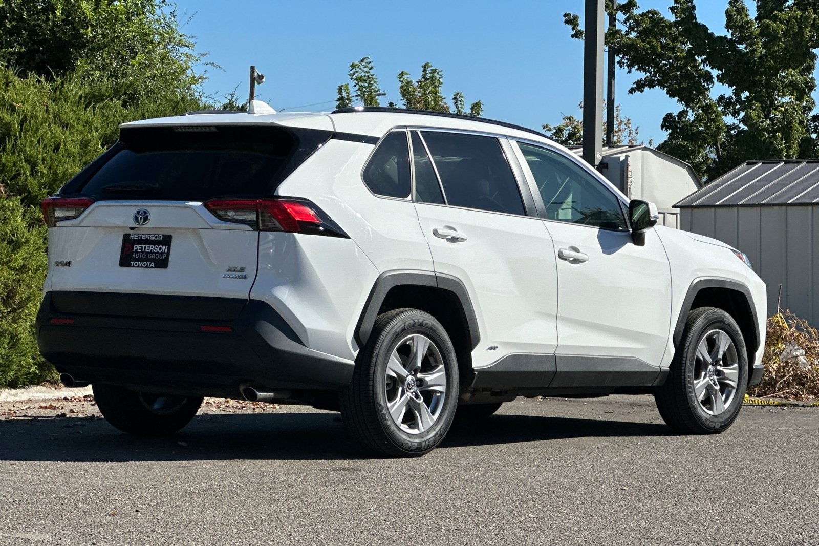 2023 Toyota RAV4 Hybrid XLE photo 4
