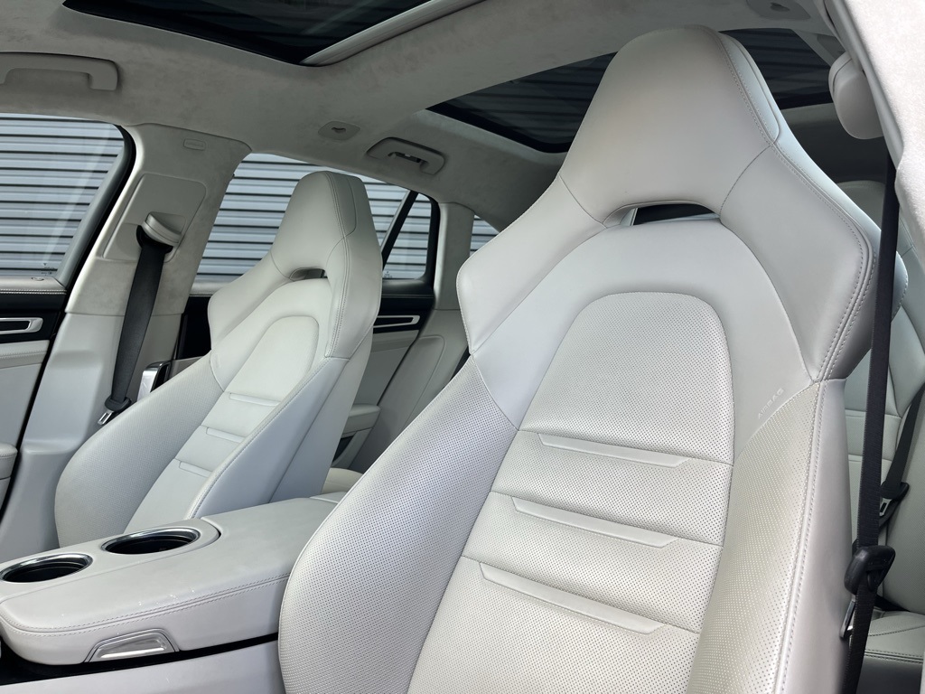 2020 Porsche Panamera Sport Turismo GTS photo 5