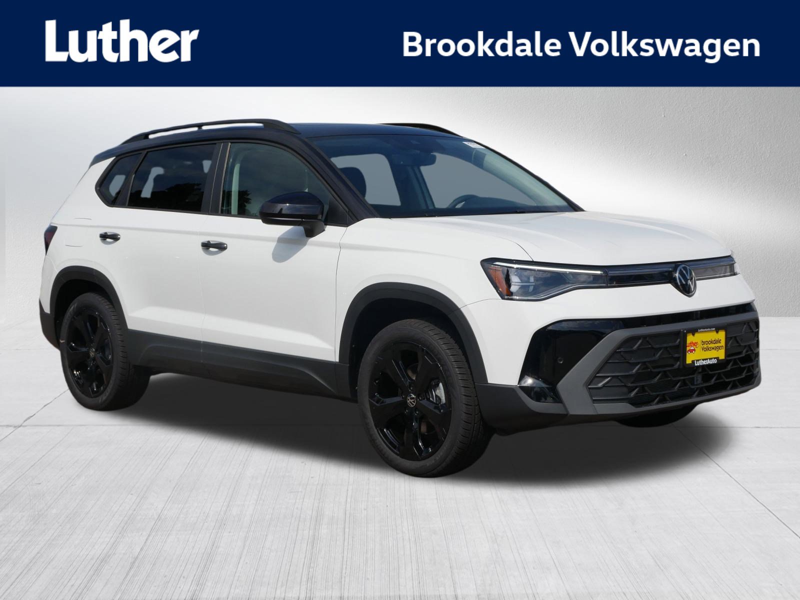 2025 Volkswagen Taos SE Black's photo