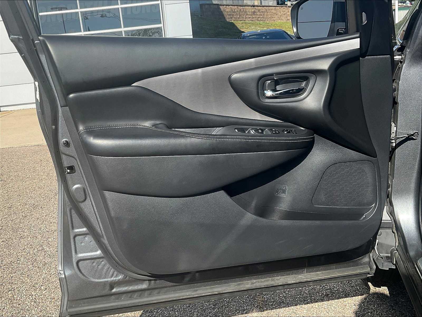 2023 Nissan Murano SV photo 9