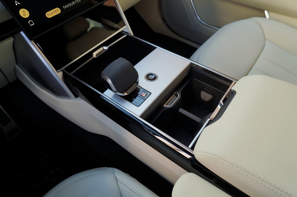 2025 LAND ROVER RANGE ROVER - Image 31