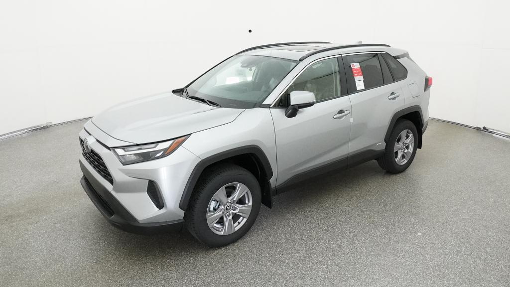 2025 Toyota RAV4 XLE's photo
