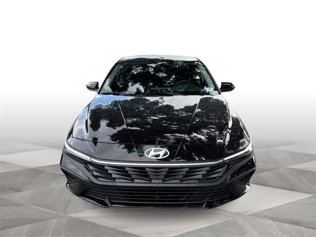 2025 Hyundai Elantra SE photo 2