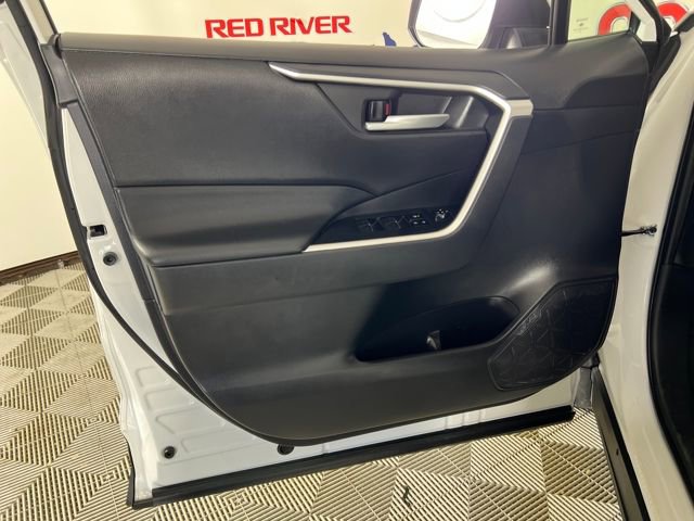 2024 Toyota RAV4 XLE photo 8