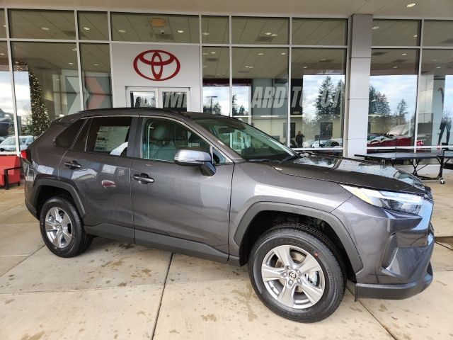 2025 Toyota RAV4 XLE's photo