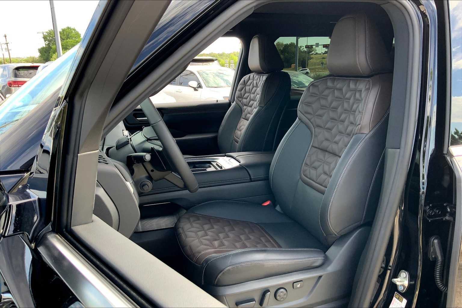 2025 Nissan Armada Platinum Reserve photo 9