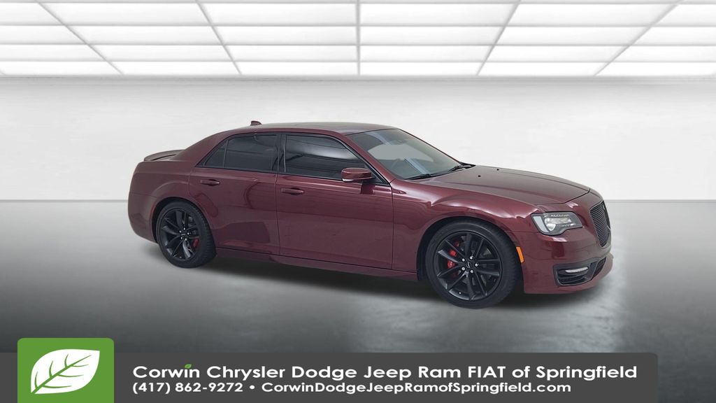 2023 Chrysler 300 C photo 2
