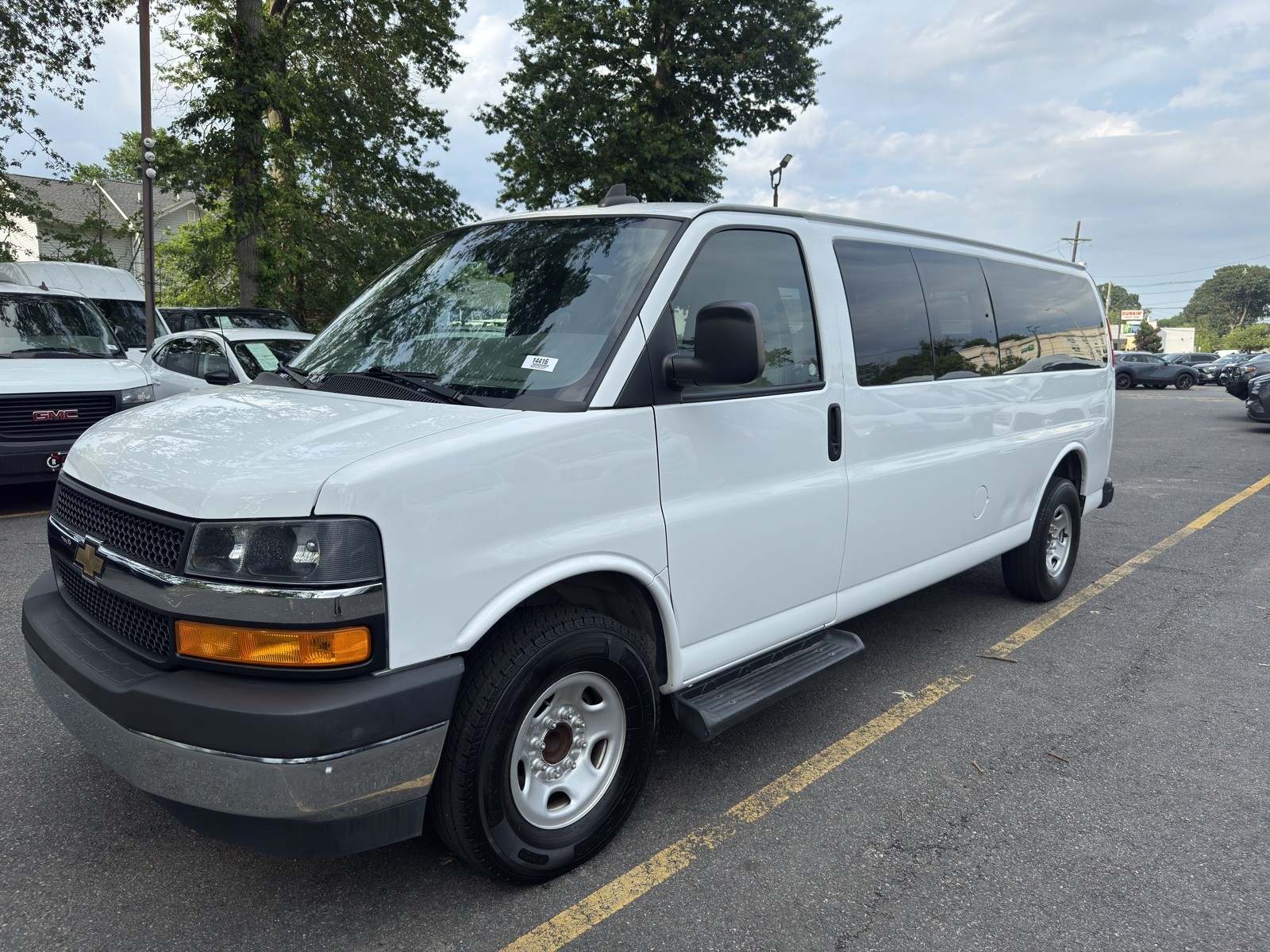 2022 Chevrolet Express Passenger LT photo 3