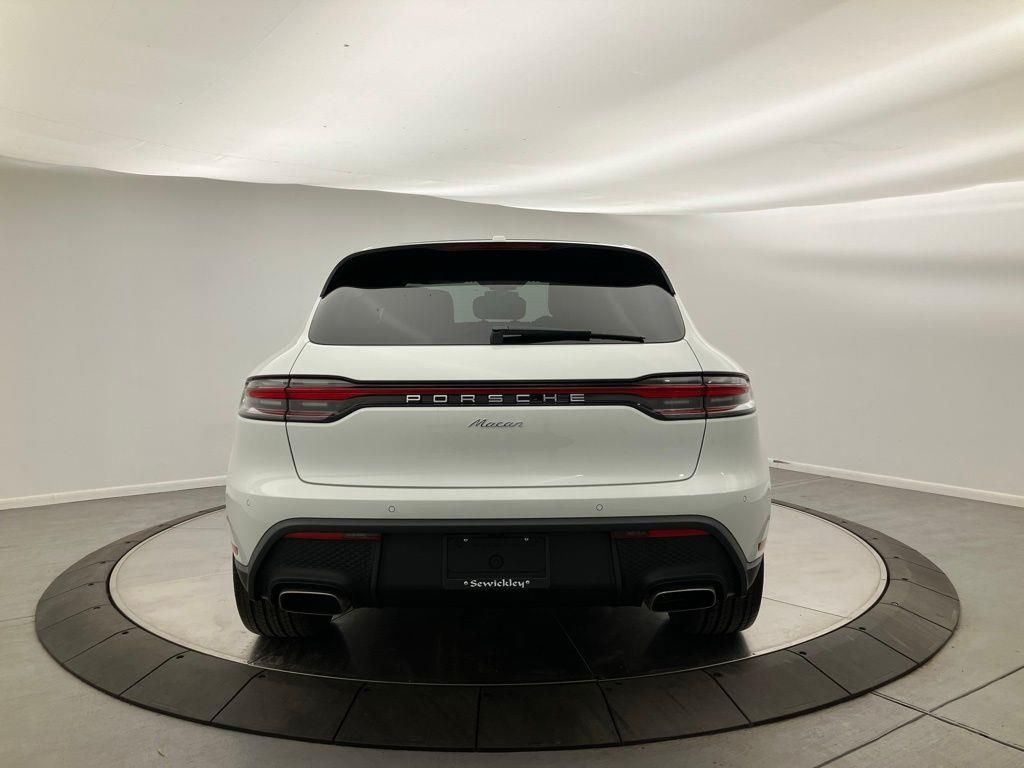 2025 Porsche Macan T photo 10