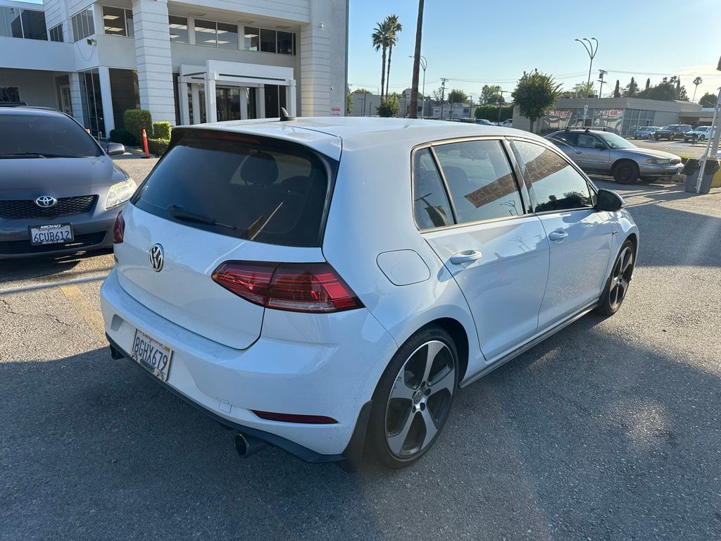 2018 Volkswagen Golf GTI S photo 3