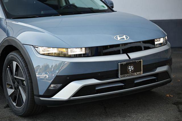 2025 Hyundai Ioniq 5 SE photo 2