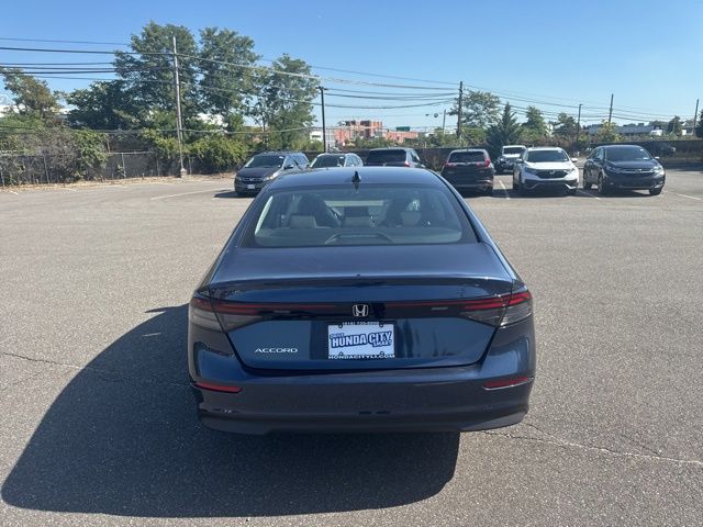 2025 Honda Accord SE photo 2