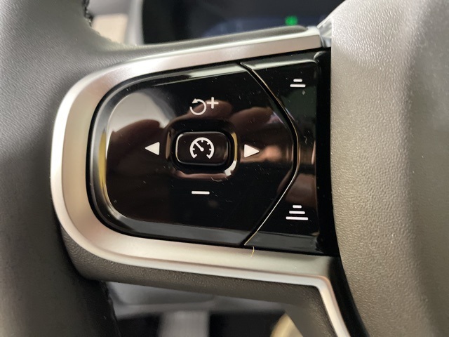 2025 Volvo XC90 Core photo 22