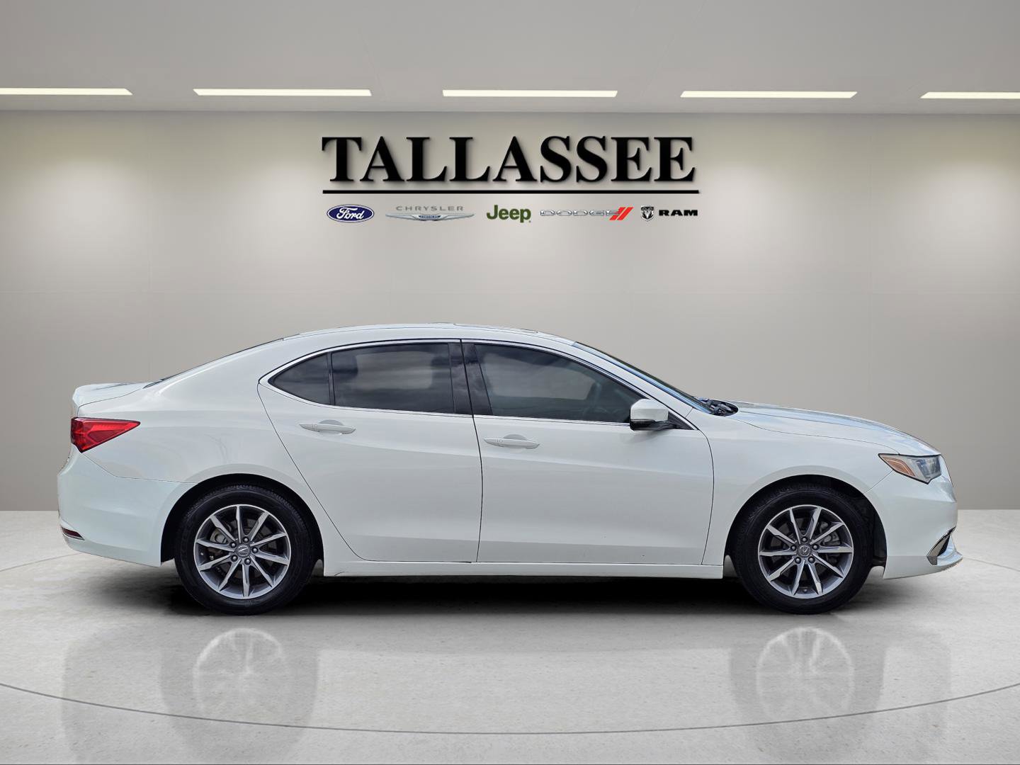 2018 Acura TLX Technology photo 7