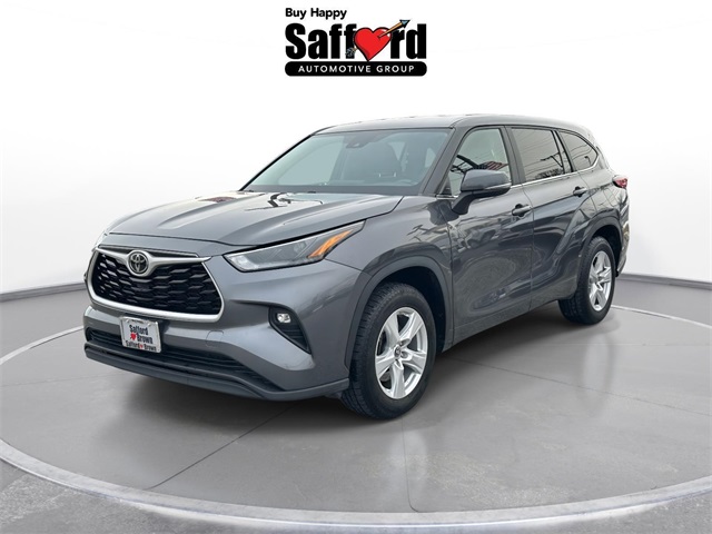 2023 Toyota Highlander LE's photo
