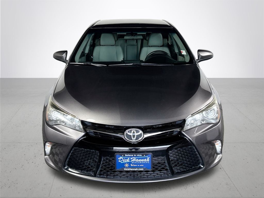 2017 Toyota Camry SE photo 3