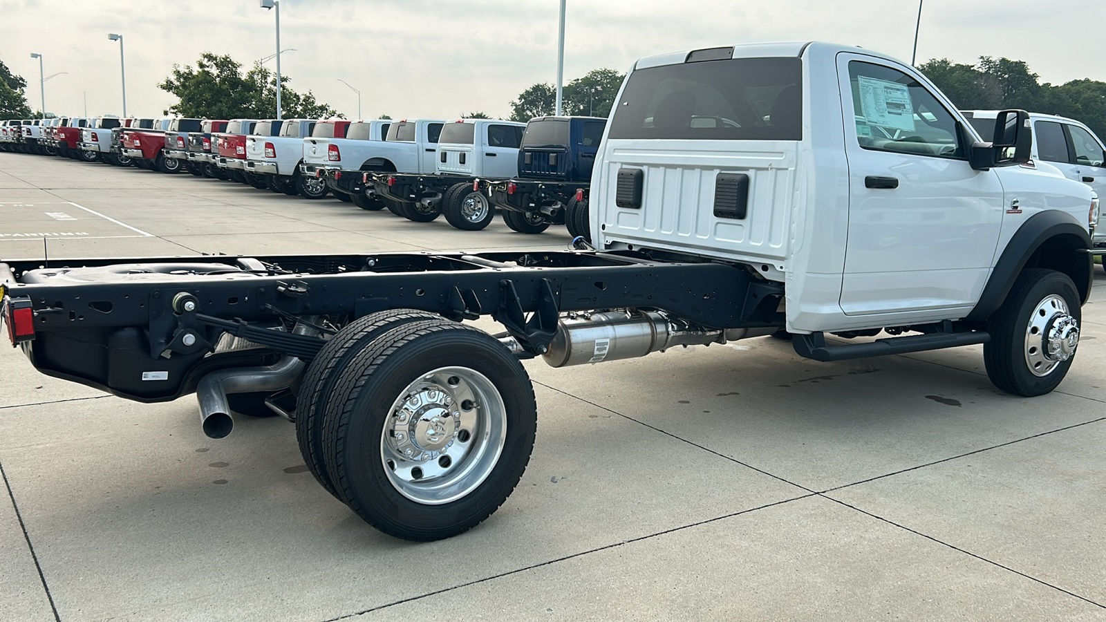 2024 Ram 5500 Tradesman photo 3