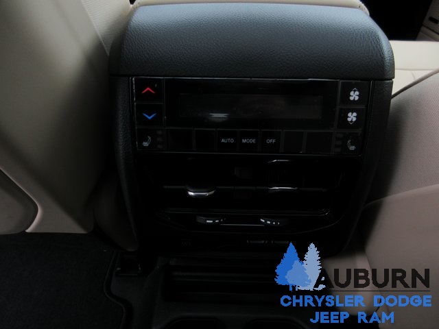 2025 Jeep Grand Cherokee Limited photo 13