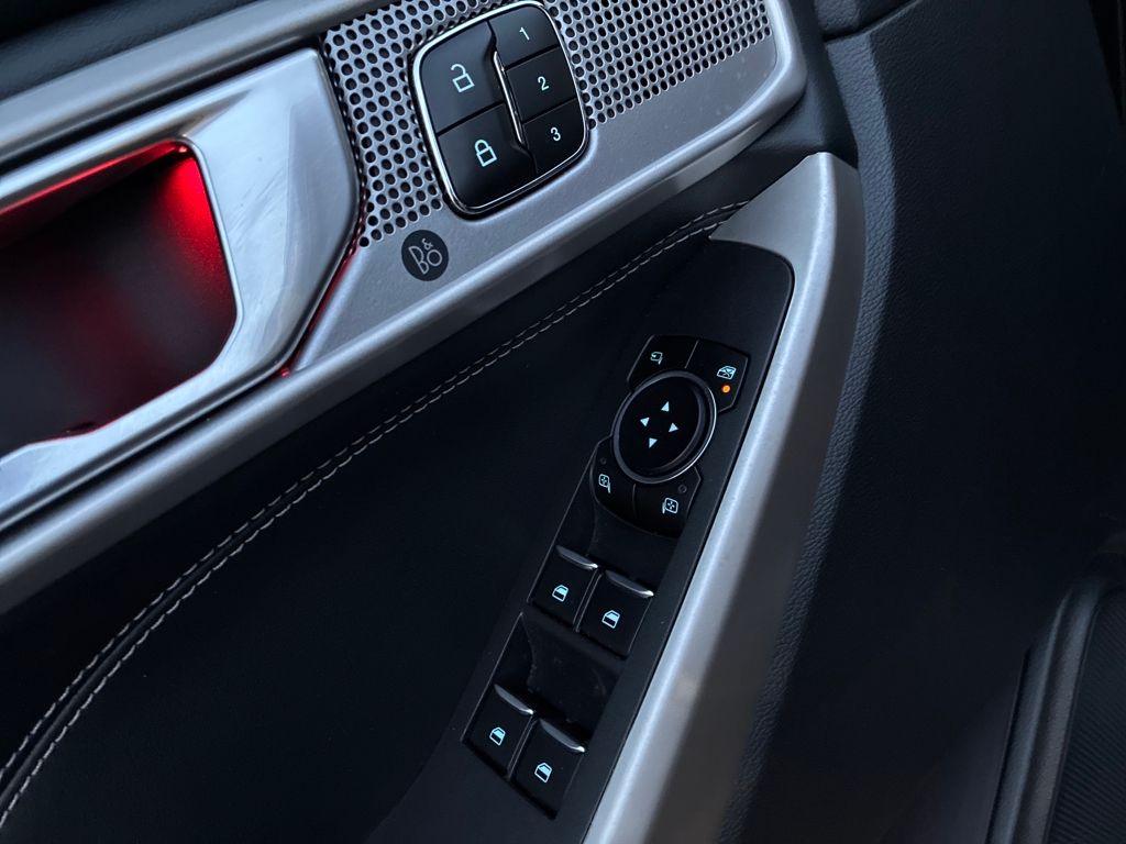 2023 Ford Explorer Limited photo 11