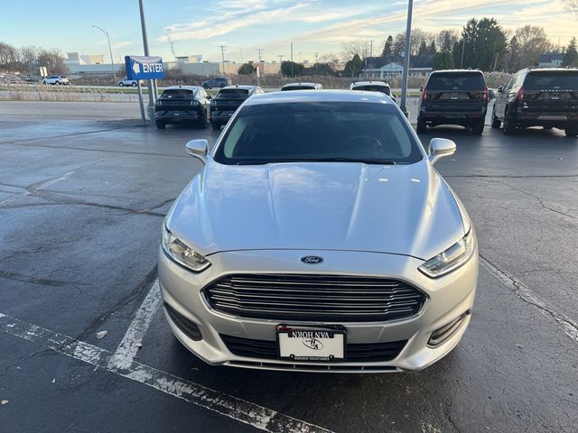 2015 Ford Fusion SE photo 2