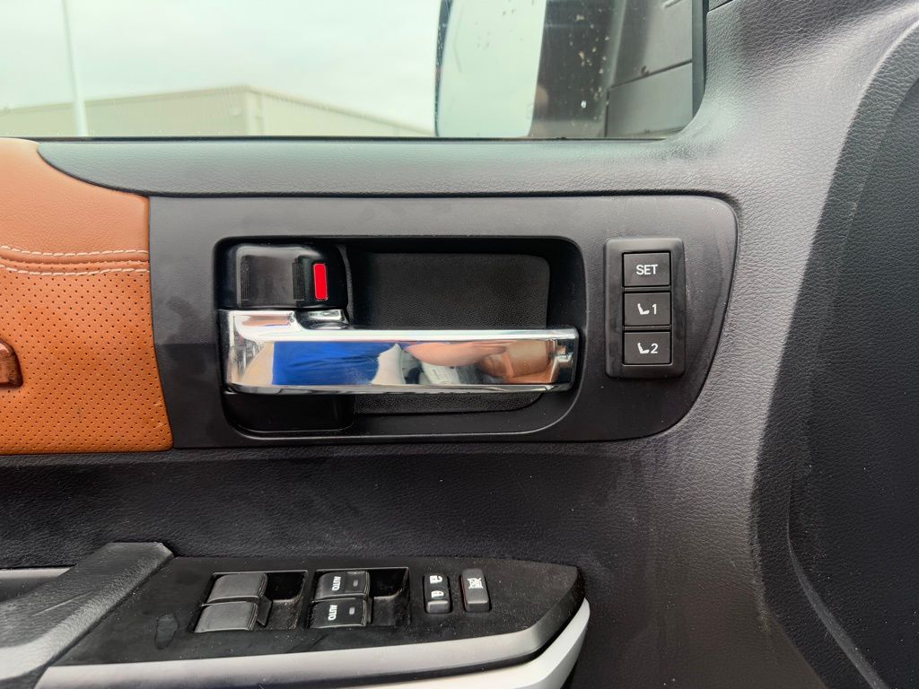 2020 Toyota Tundra Platinum Grade photo 7