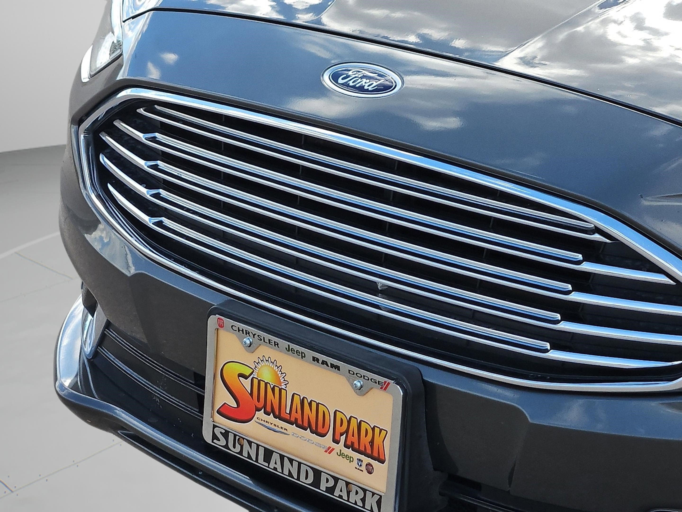 2017 Ford Fusion SE photo 6