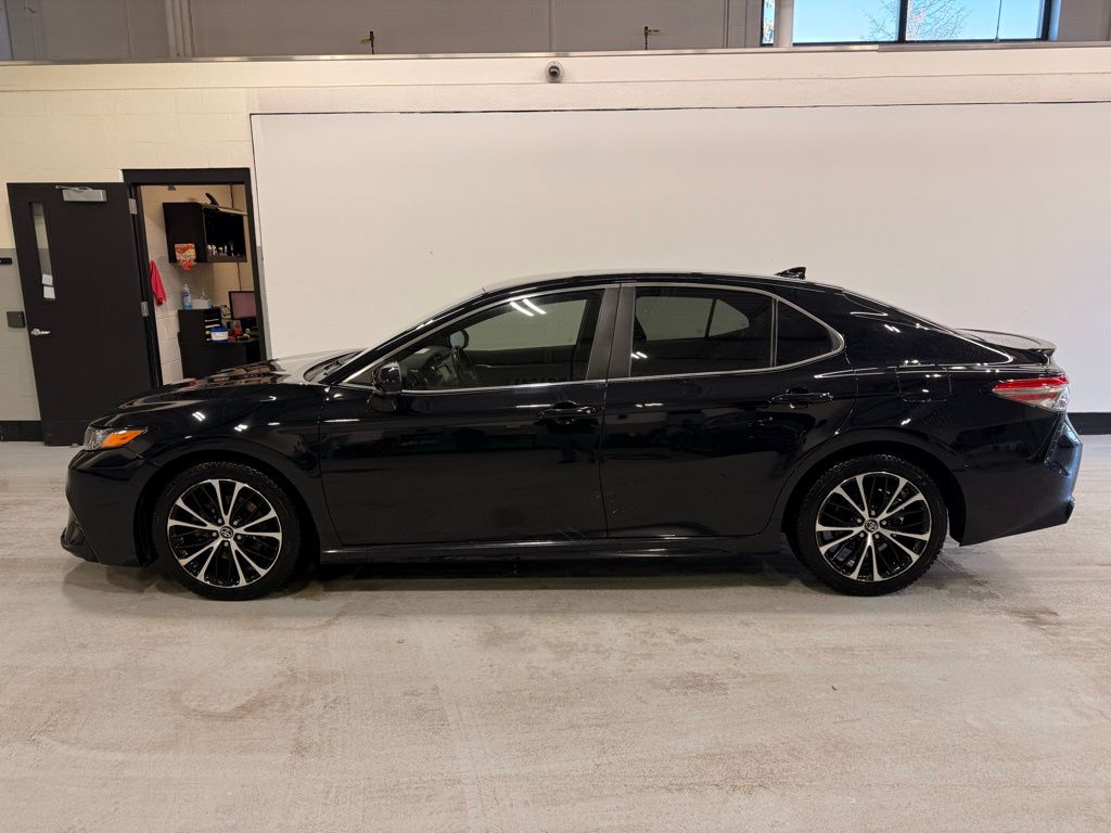 Used 2019 Toyota Camry SE with VIN 4T1B11HK4KU177174 for sale in Golden Valley, Minnesota