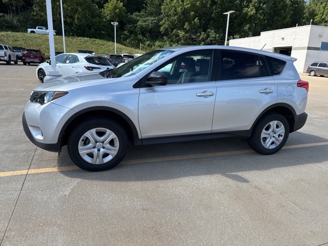 2015 Toyota RAV4 LE photo 6